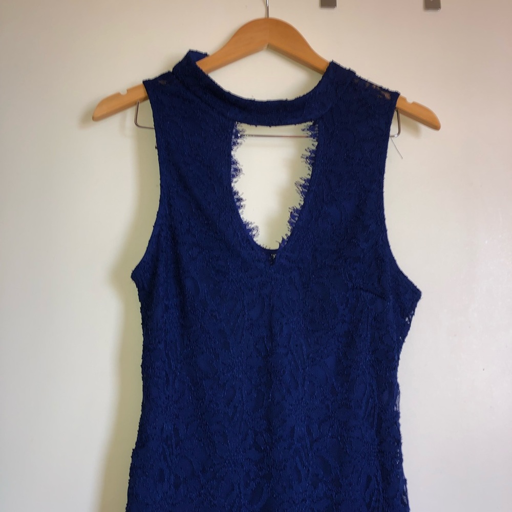 Right lace formal dress - Picture 3 of 5